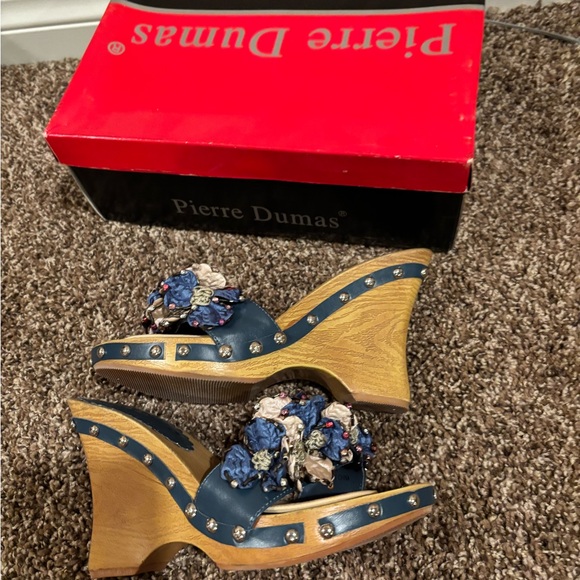 Pierre Dumas Women's Blue and Beige Floral Mules - Picture 6 of 7